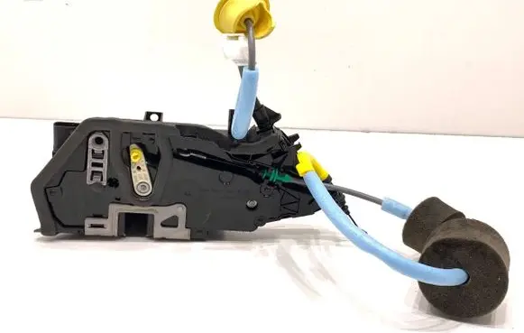 BMW 3 G20 G21 Front door lock 7445041