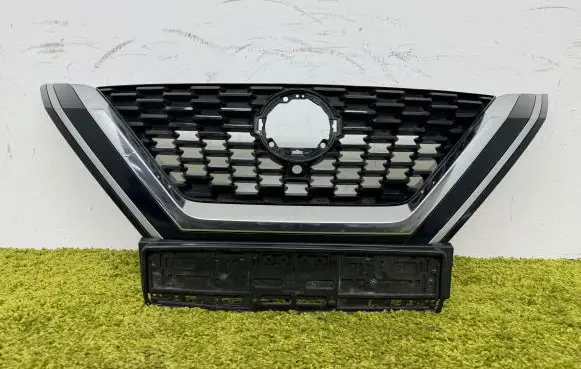 Nissan Qashqai J12 Front bumper upper radiator grill 62310-6ua0a