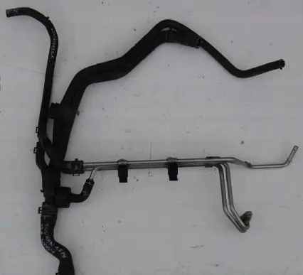 Volkswagen Touran II Engine coolant pipe/hose 3247103