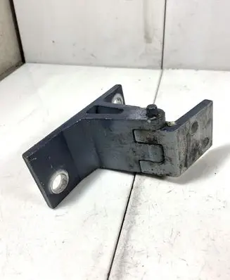Audi A8 S8 D2 4D Front door lower hinge 4D0831402