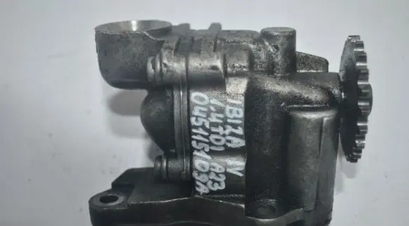 Seat Ibiza IV (6J,6P) Oil pump 045115105C
