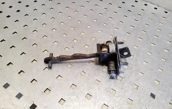Peugeot 5008 Rear door check strap stopper
