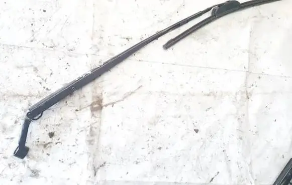 Toyota Auris 150 Front wiper blade arm