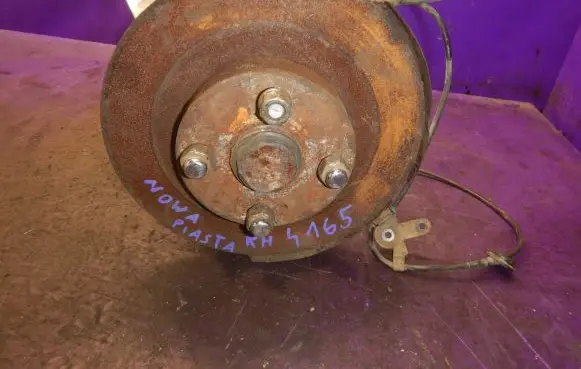 Mazda 323 Rear wheel hub spindle/knuckle 