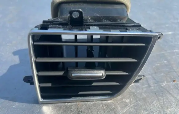 Audi A8 S8 D4 4H Dash center air vent grill 4H1820952D