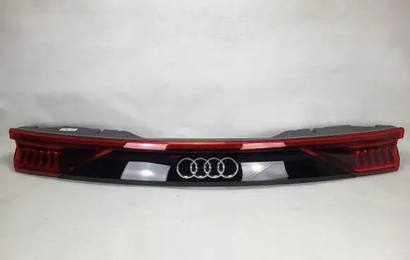 Audi Q8 Tailgate rear/tail lights 4M8945095D
