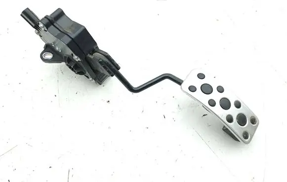 Accelerator throttle pedal