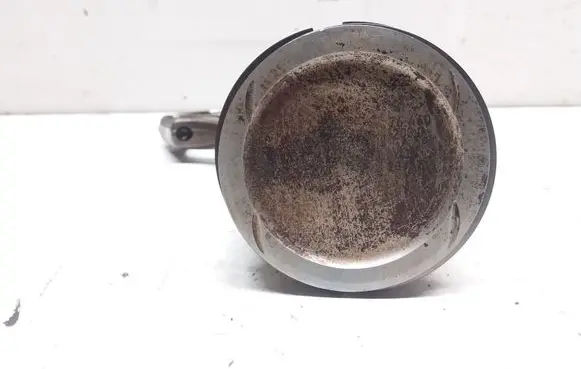 Volkswagen Polo V 6R Piston with connecting rod 