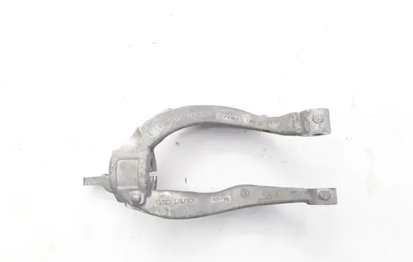 Volvo XC90 Lower shock absorber bracket 31360636
