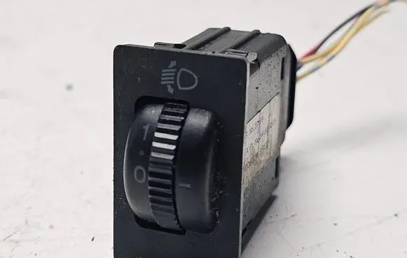 Toyota Corolla Verso AR10 Headlight level height control switch 37139 8415202021