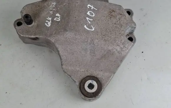 Mercedes-Benz B W246 W242 Engine mounting bracket A2702230002
