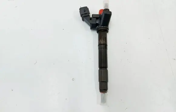 Volvo V60 Fuel injector 32140080
