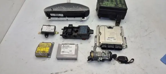 Mitsubishi Space Star Engine ECU kit and lock set MR577209