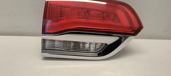 Jeep Grand Cherokee Tailgate rear/tail lights P68110047AC