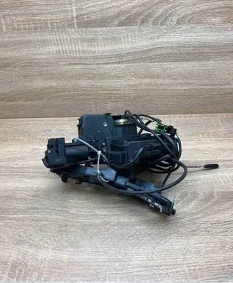 Mercedes-Benz E W211 Front door lock 2117201235
