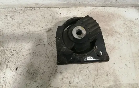 Engine mount bracket