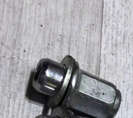 Toyota Hilux VIII Spare wheel bolt 