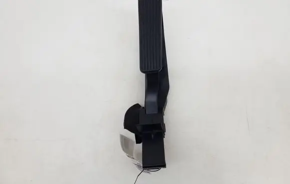 Mercedes-Benz CLS C219 Accelerator throttle pedal A2113010001