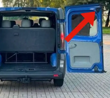 Opel Vivaro Loading door lock