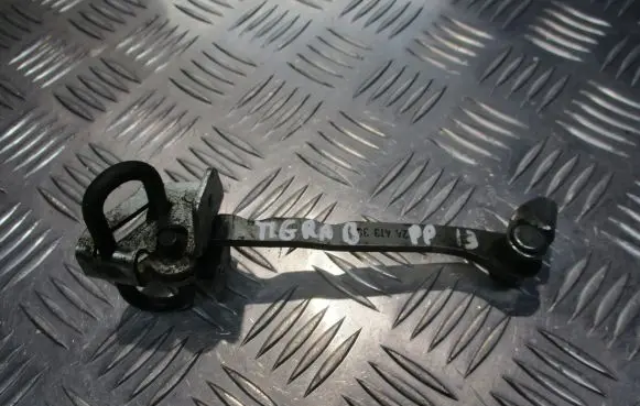 Opel Tigra B Front door check strap stopper