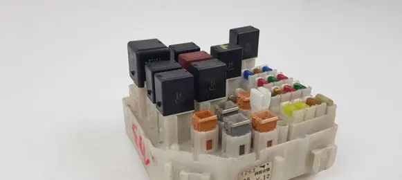 Toyota RAV 4 (XA20) Fuse module 1263