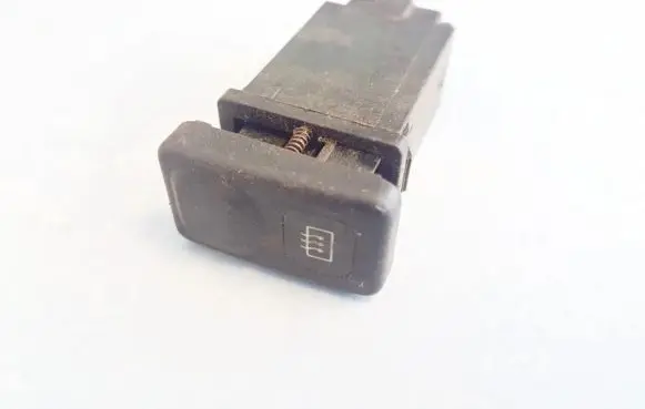 KIA Sportage Windscreen/window heater switch