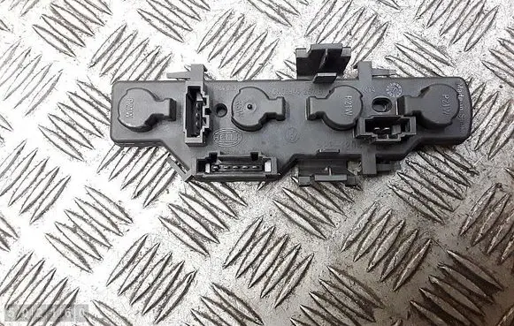 Volkswagen Polo III 6N 6N2 6NF Tail light bulb cover holder 6n0945257b