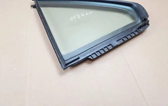 Suzuki Kizashi Rear vent window glass L8467557L0 8467557L0
