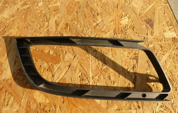 Skoda Superb B6 (3T) Front fog light trim/grill 3T0807681