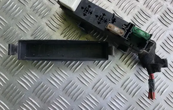 Opel Vectra C Fuse module ZUS21
