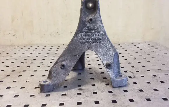 Seat Exeo (3R) Engine mounting bracket 8E0199308AR