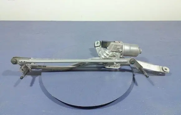 BMW M4 F82 F83 Front wiper linkage and motor 7453953