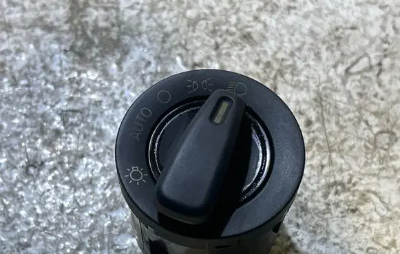 Dodge Challenger Light switch 68158243AB 86390 10096270