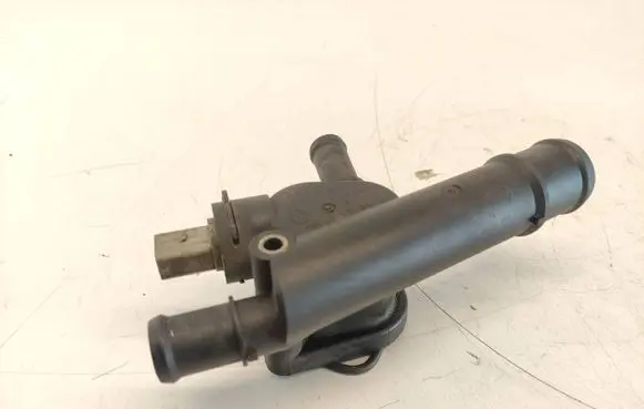 Volkswagen Touran I Engine coolant pipe/hose 038121132D