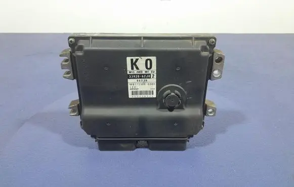Suzuki Swift I Engine control unit/module ECU 3392062J0