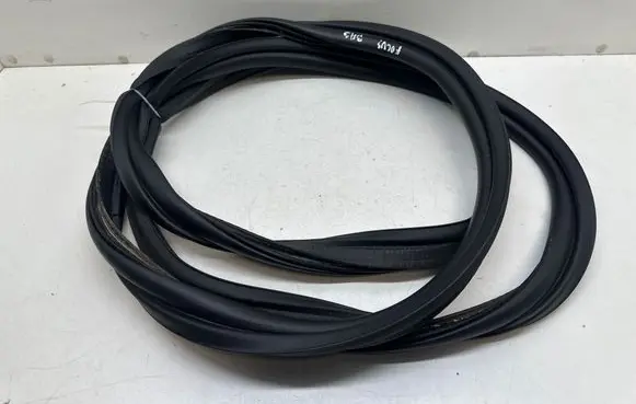 Ford Focus Trunk rubber seal (body) 
