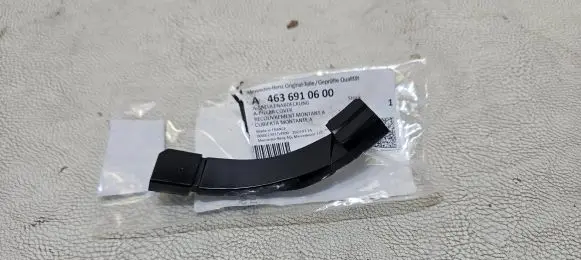 Mercedes-Benz G W463 2nd Gen (A) pillar trim A4636910600