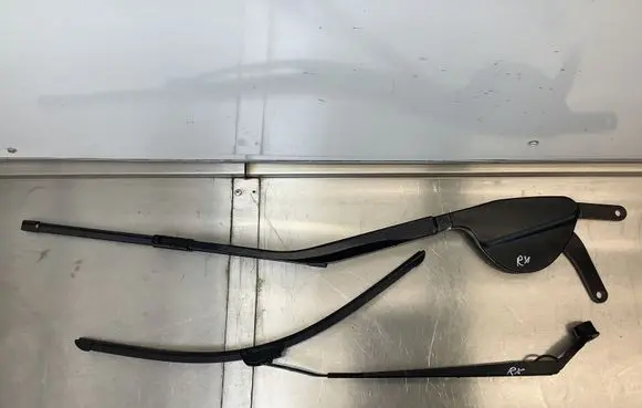Lexus RX 330 - 350 - 400H Front wiper blade arm 6778