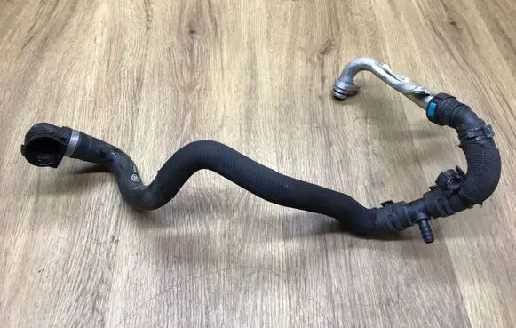 Land Rover Discovery 5 Engine coolant pipe/hose FPLA8C202CB