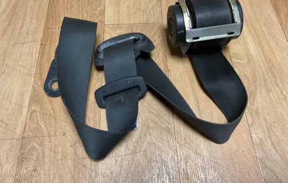 Mini One - Cooper R50 - 53 Front seatbelt 601028900 040128