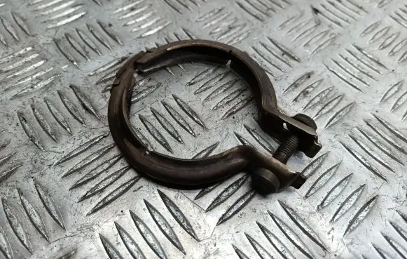 BMW 1 E81 E87 Muffler pipe connector clamp 7806991