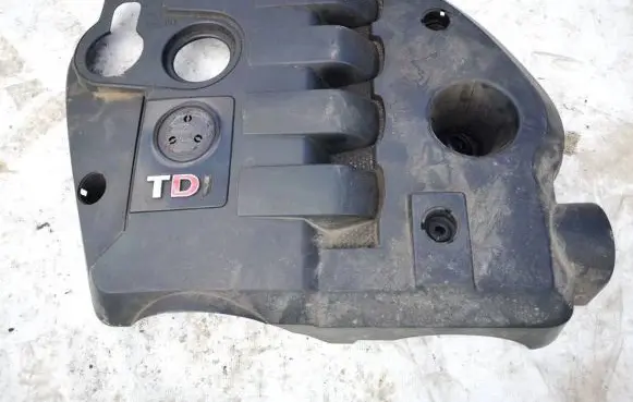 Volkswagen PASSAT B5 Engine cover (trim) 038103925