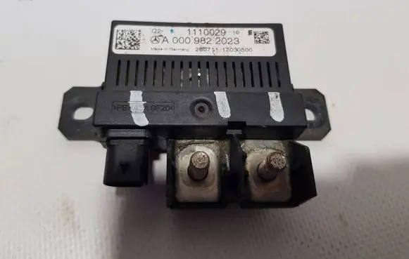 Mercedes-Benz E W212 Charging relay 0009822023DDE A0009822023
