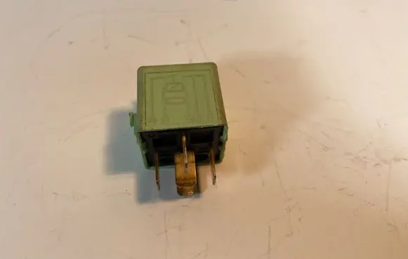 BMW 5 E39 Fuel pump relay V23134K59X312 61368373700 8373700