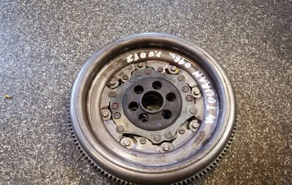 Volkswagen Touran III Dual mass flywheel 
