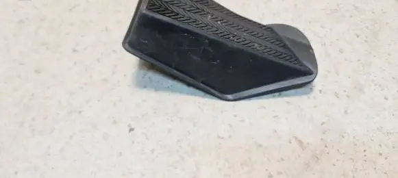 Foot area side trim