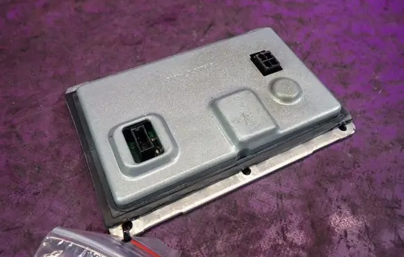 Audi A4 S4 B6 8E 8H Voltage converter/converter module 