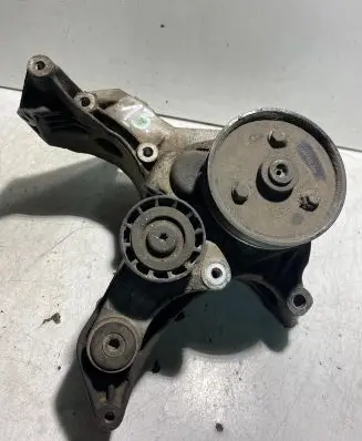 Renault Scenic I Power steering pump mounting bracket 7700101272
