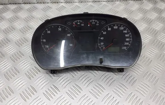 Volkswagen Polo IV 9N3 Speedometer (instrument cluster) 6Q0920820E