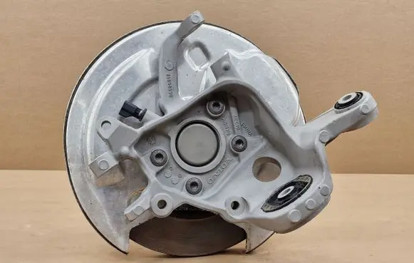 Volvo S90, V90 Stub axle 